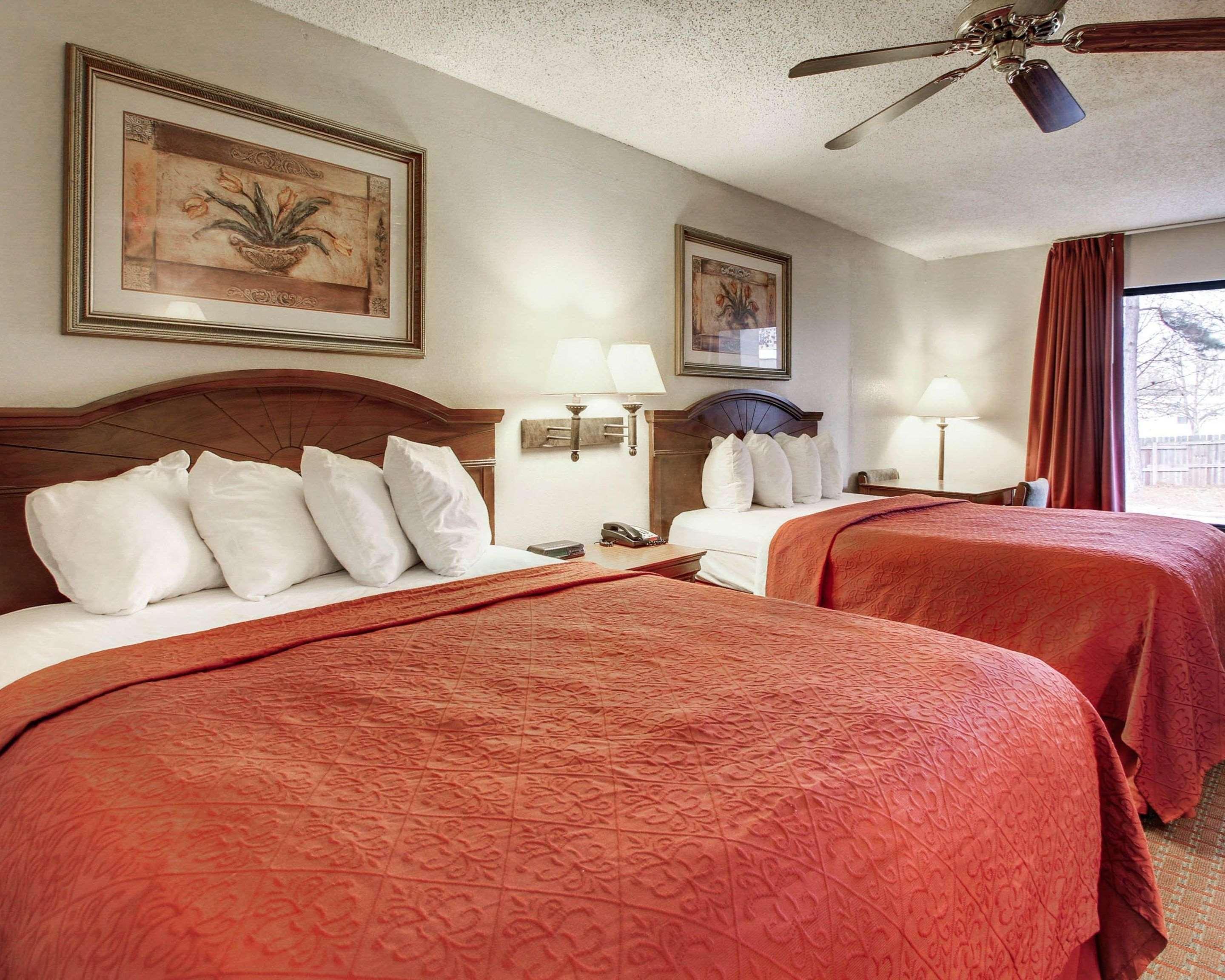 Quality Inn & Suites Clinton Eksteriør bilde