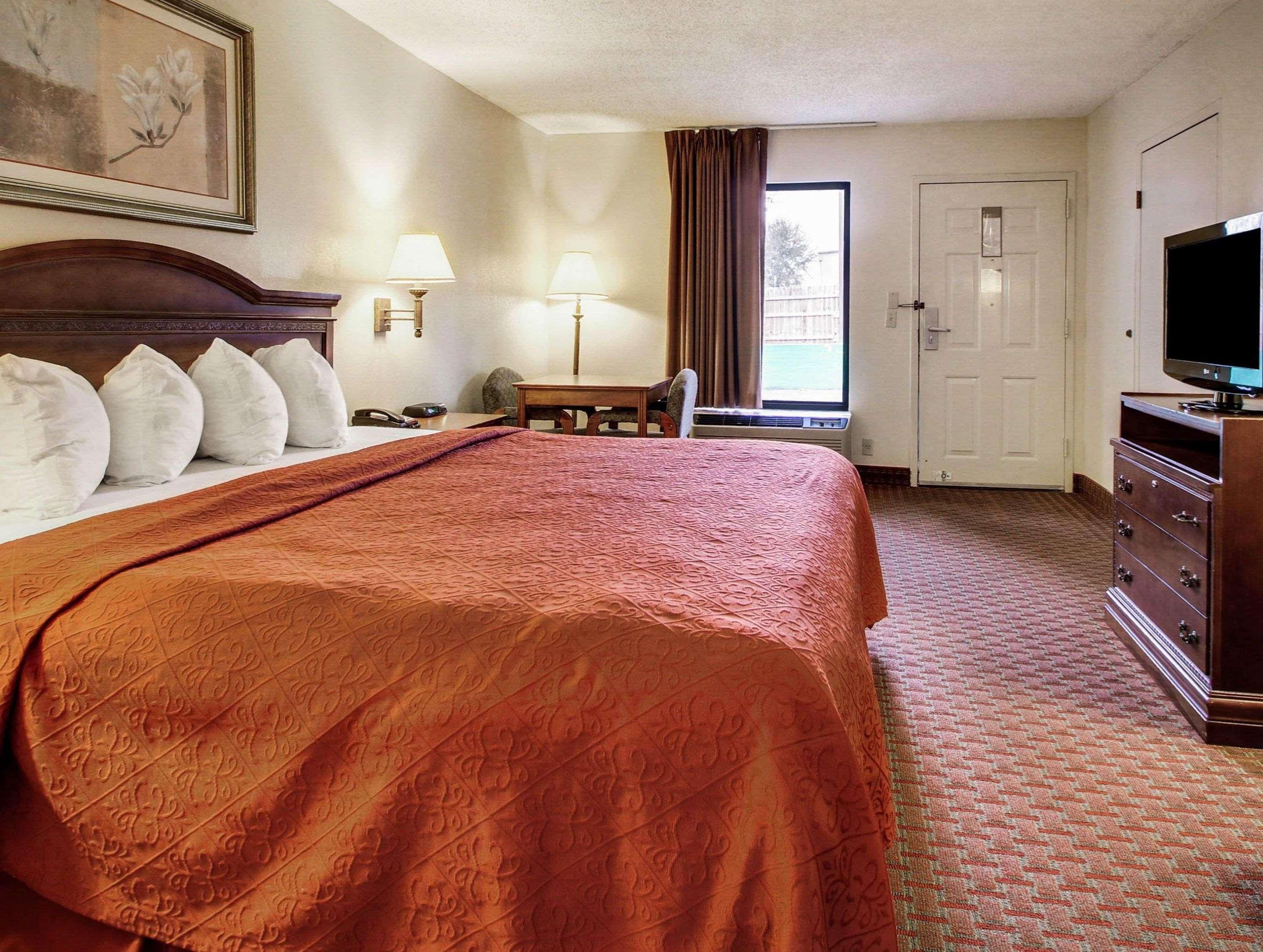 Quality Inn & Suites Clinton Eksteriør bilde