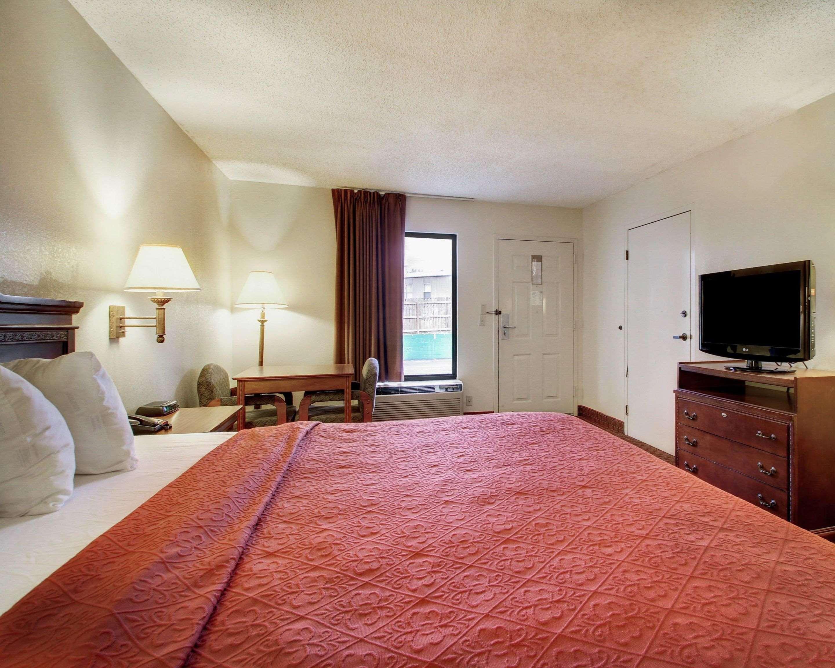 Quality Inn & Suites Clinton Eksteriør bilde