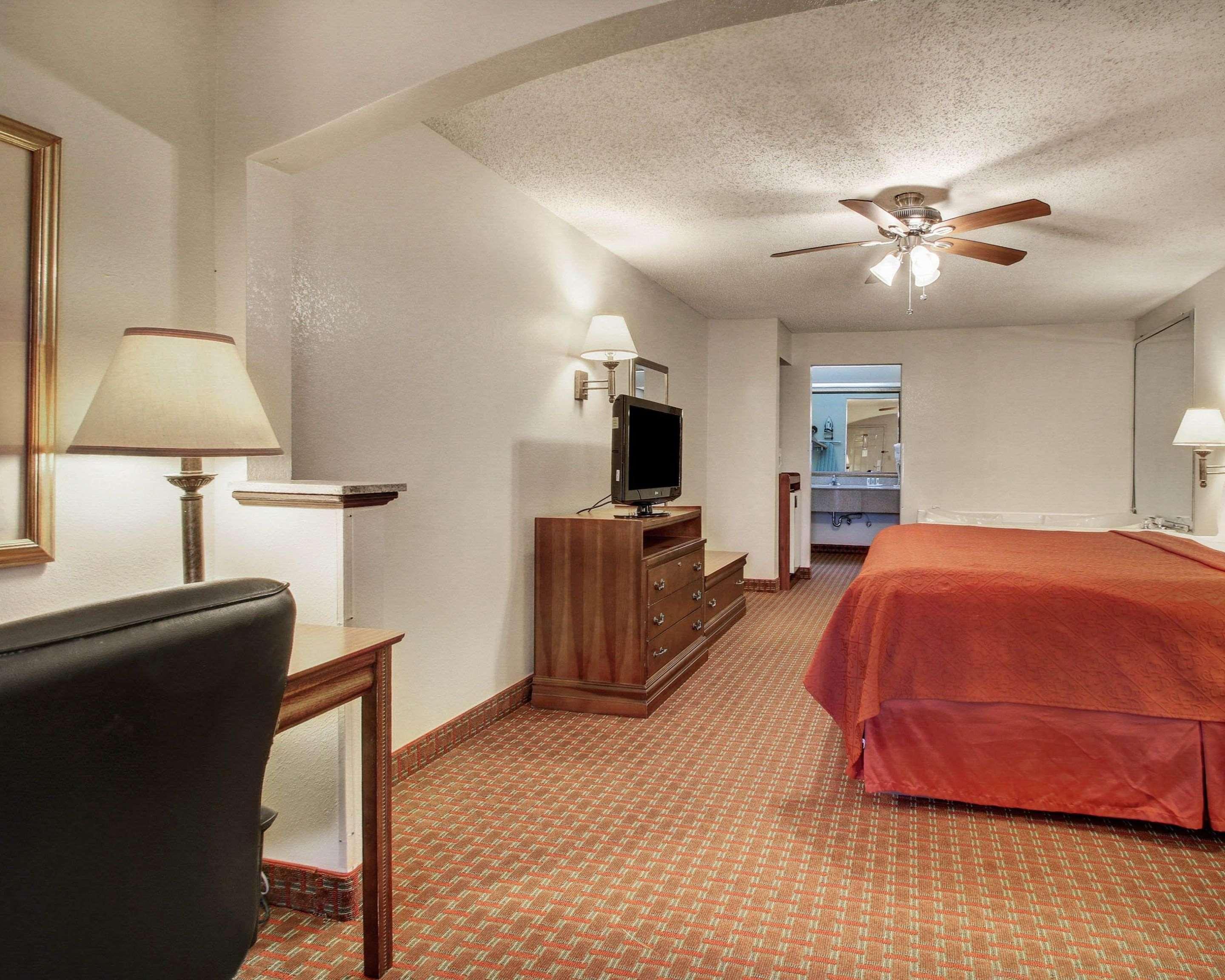 Quality Inn & Suites Clinton Eksteriør bilde