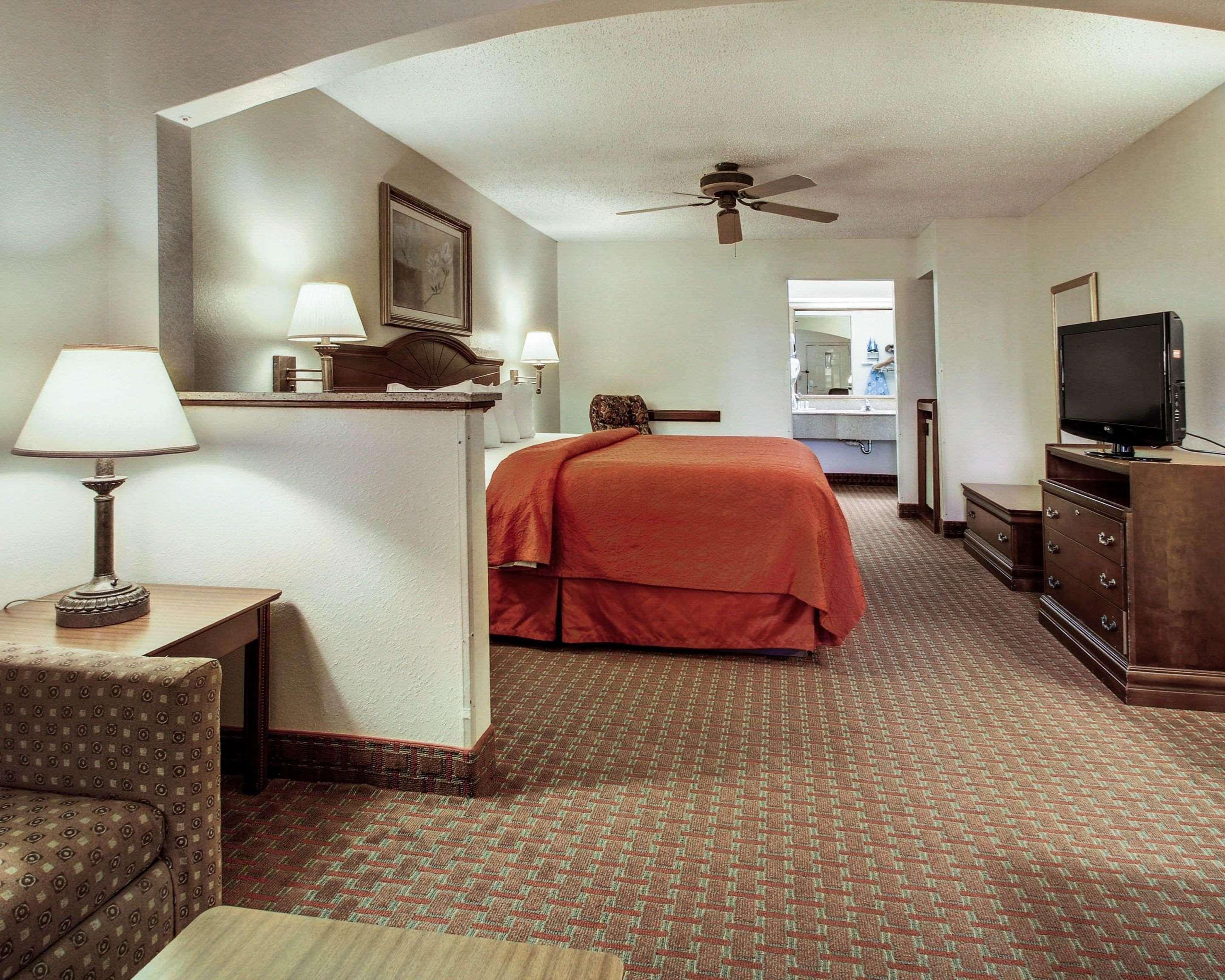 Quality Inn & Suites Clinton Eksteriør bilde