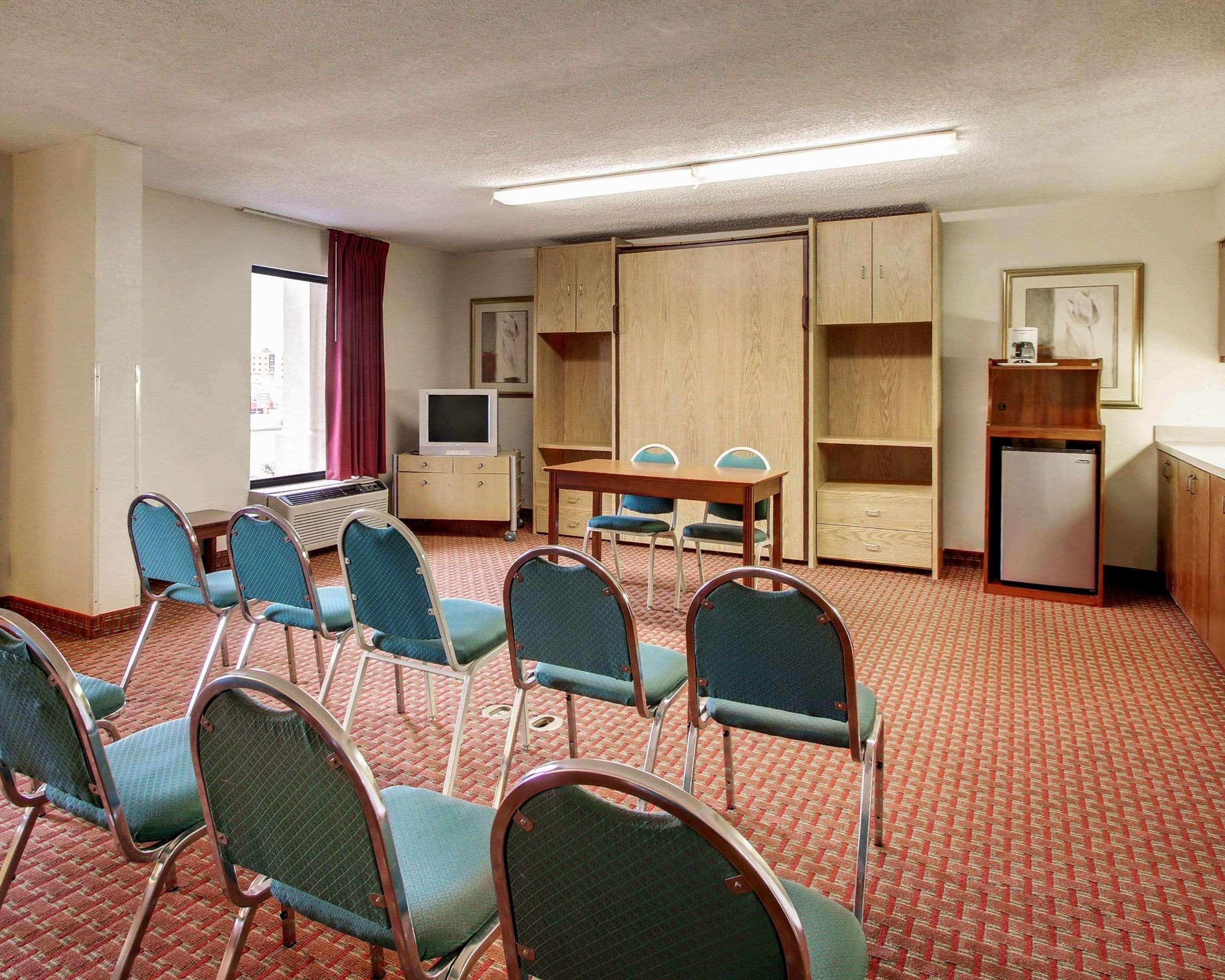 Quality Inn & Suites Clinton Eksteriør bilde