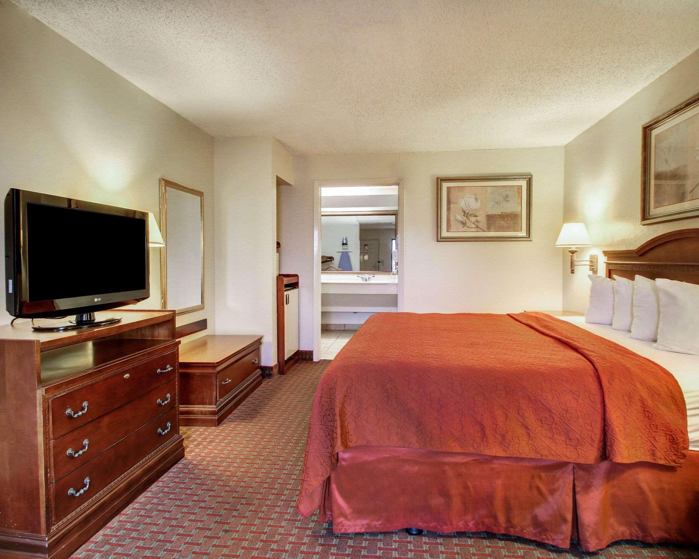 Quality Inn & Suites Clinton Eksteriør bilde
