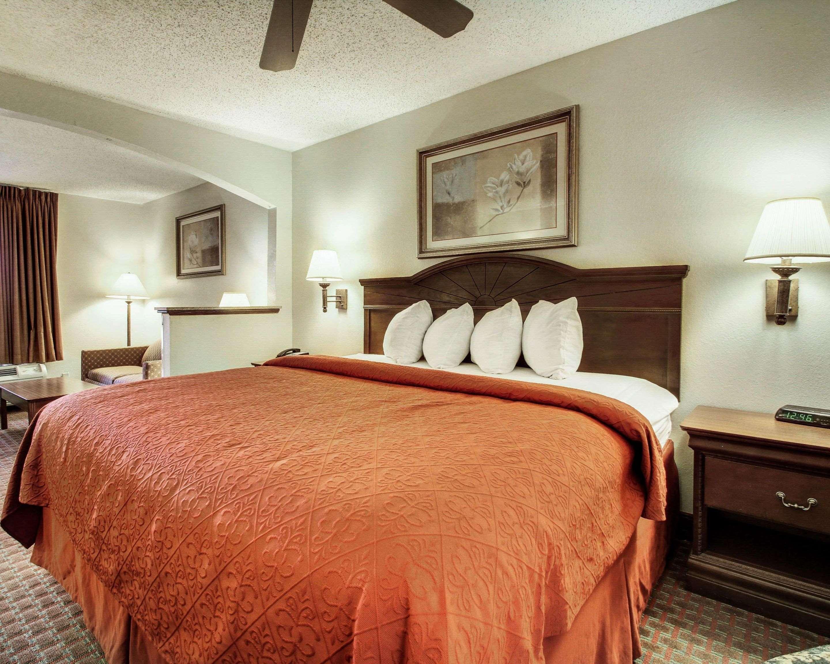 Quality Inn & Suites Clinton Eksteriør bilde