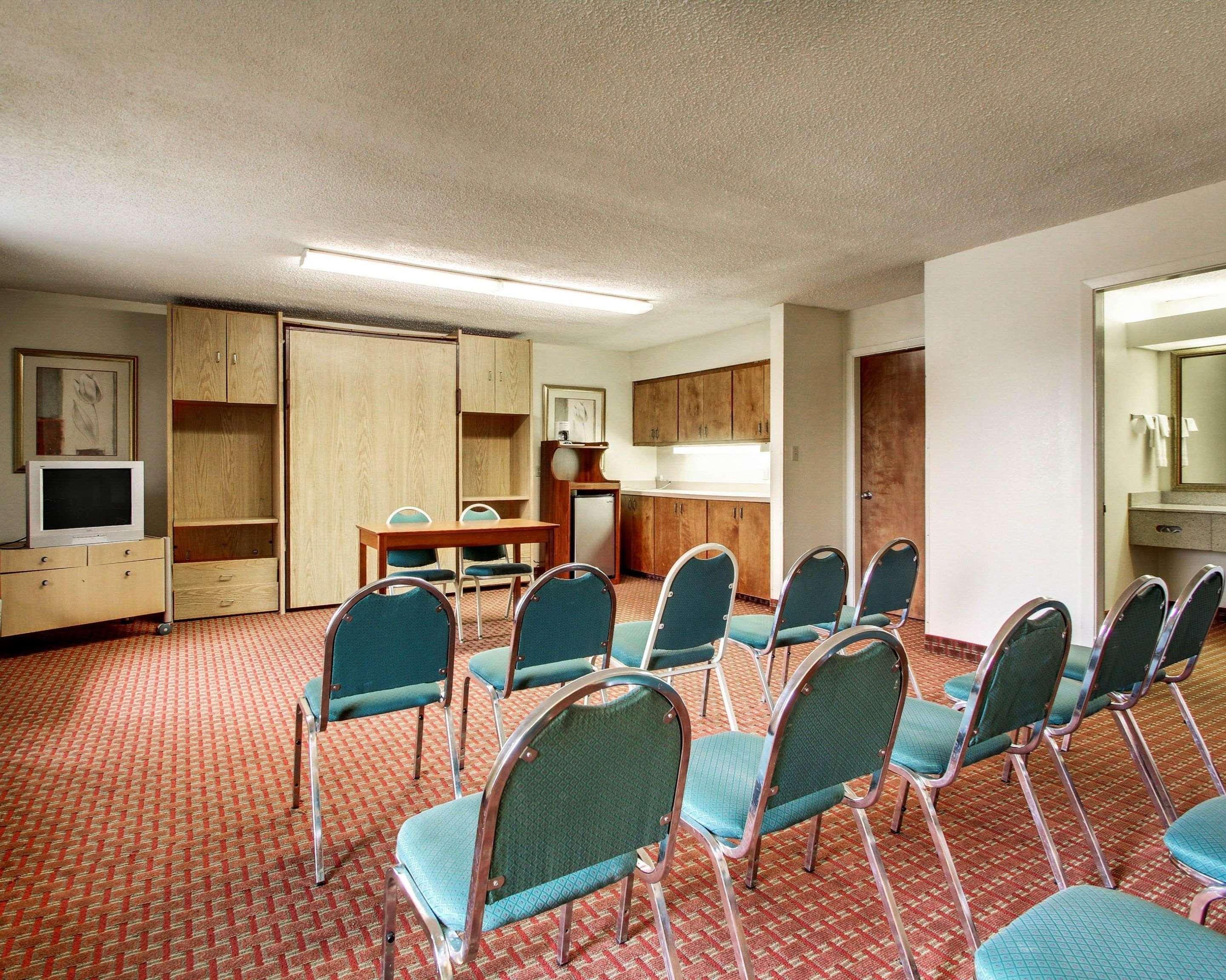 Quality Inn & Suites Clinton Eksteriør bilde