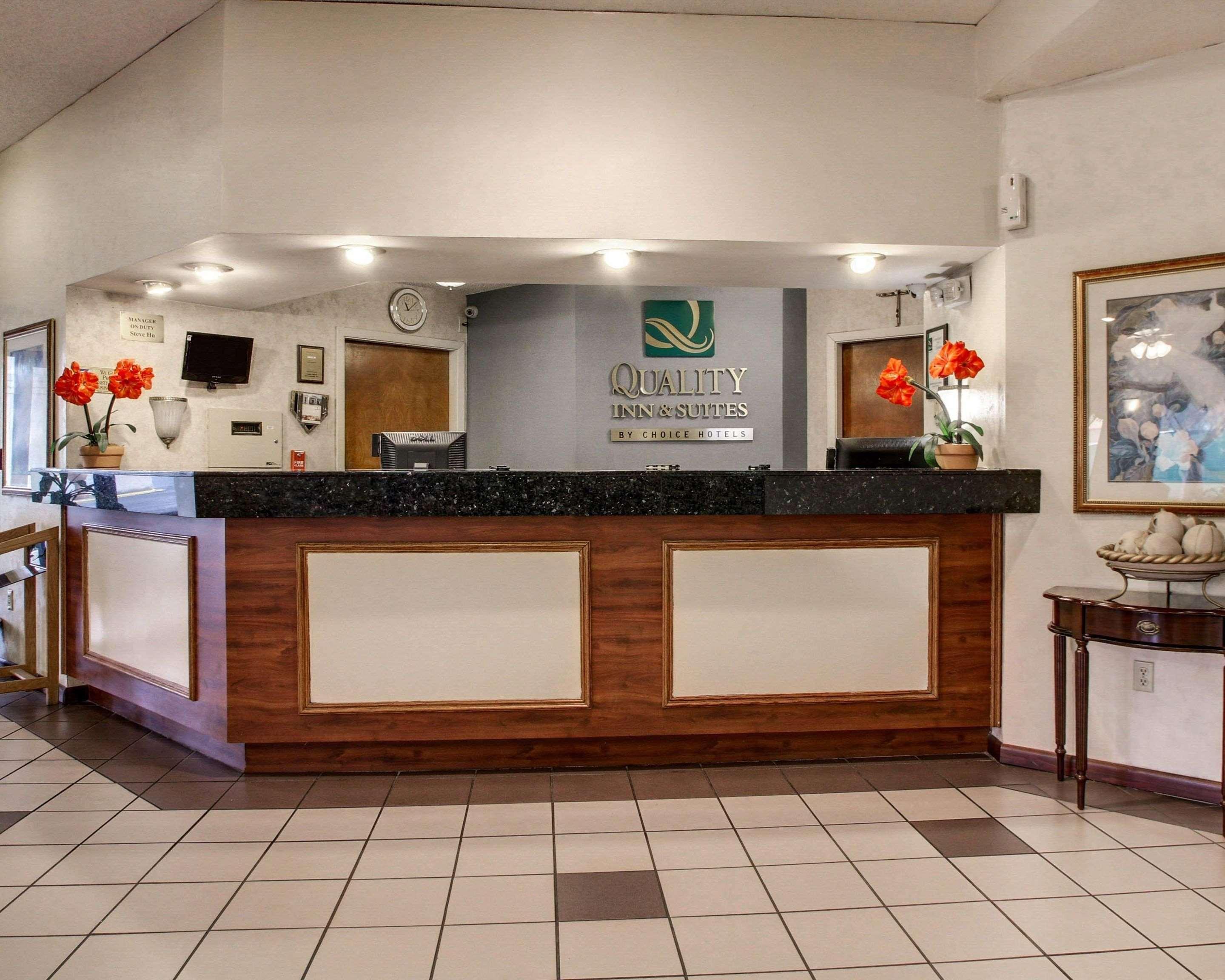 Quality Inn & Suites Clinton Eksteriør bilde
