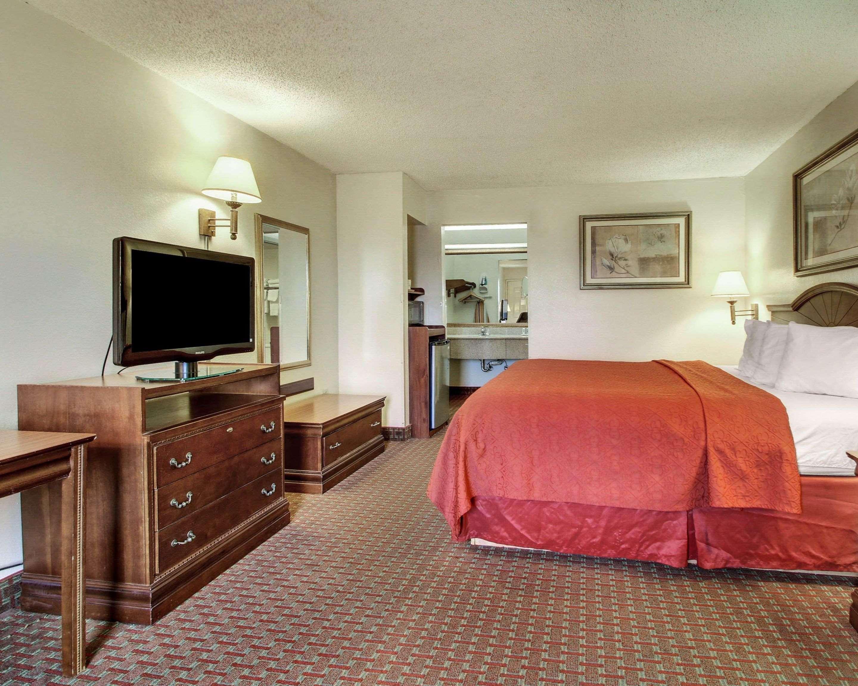 Quality Inn & Suites Clinton Eksteriør bilde