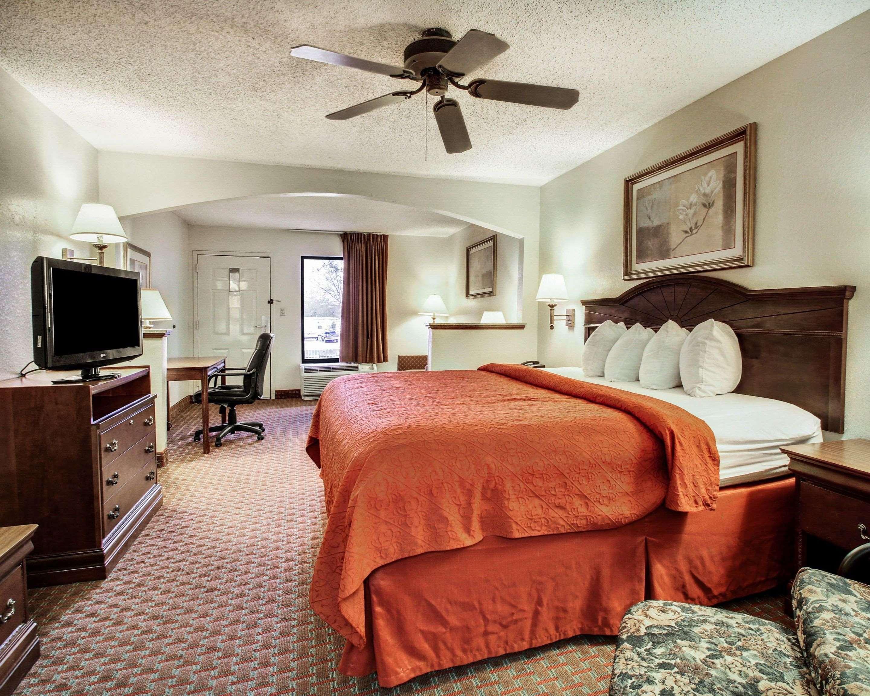 Quality Inn & Suites Clinton Eksteriør bilde